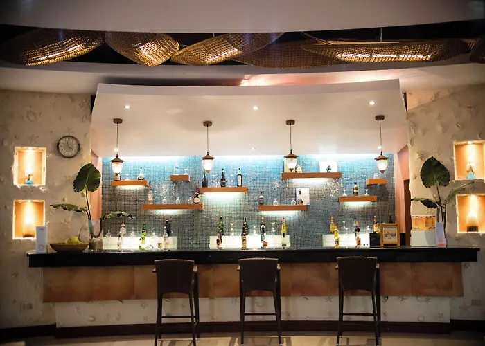 Club Hotel *